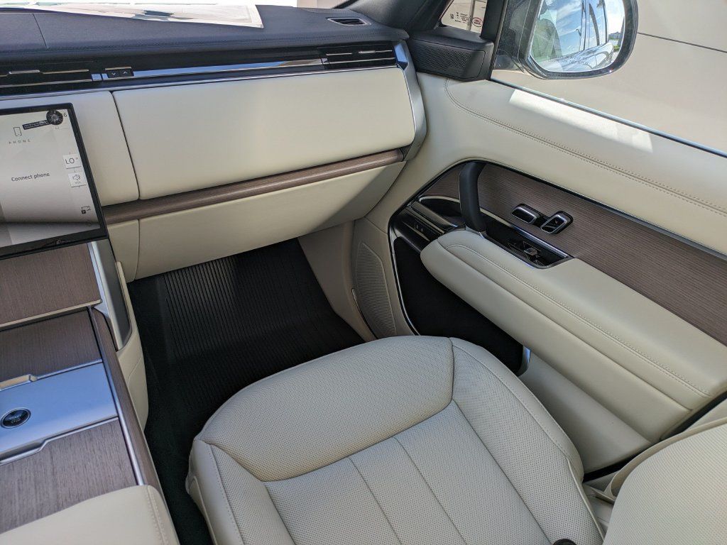 New 2026 Land Rover Range Rover SE AWD/4WD image 16