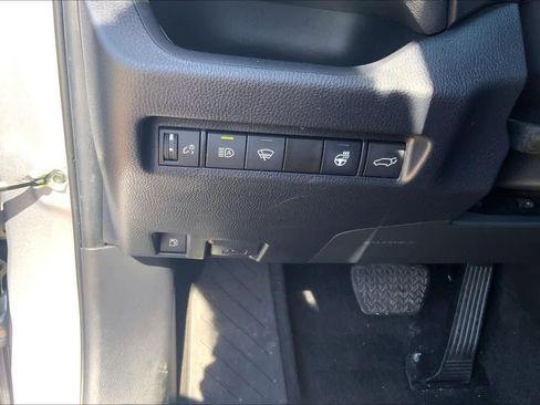 Used 2022 Toyota RAV4 XLE w/ Convenience Package AWD/4WD image 32