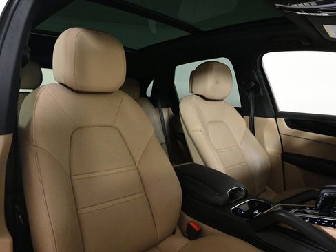 Certified 2022 Porsche Cayenne E-Hybrid image 18