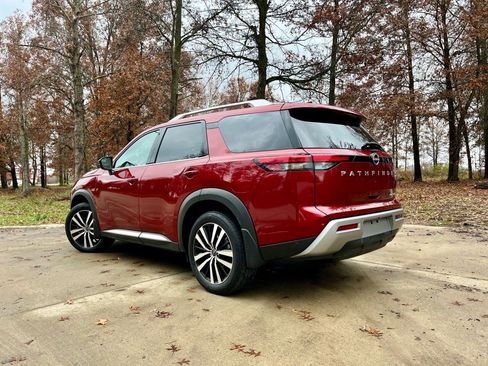 Used 2024 Nissan Pathfinder Platinum w/ Cargo Package image 5