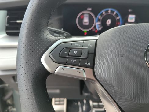 New 2026 Volkswagen Tiguan SE R-Line FWD image 38