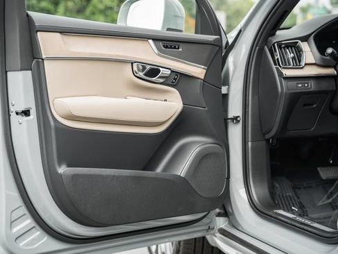New 2026 Volvo XC90 T8 Plus w/ Protection Package Premier AWD/4WD image 37