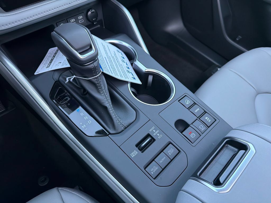 New 2026 Toyota Highlander XLE AWD/4WD image 35