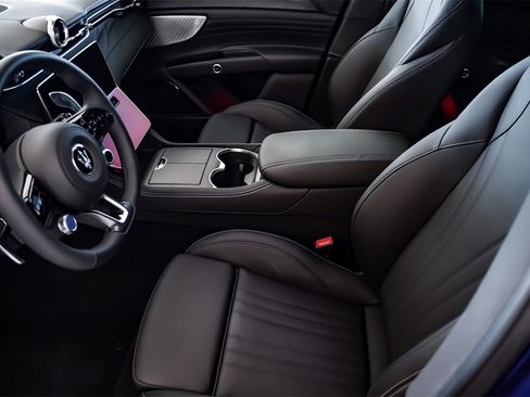 New 2025 Maserati Grecale GT image 13