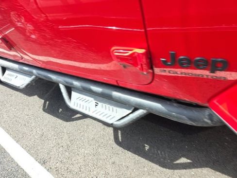 Used 2023 Jeep Gladiator Sport image 10