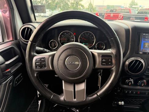 Used 2018 Jeep Wrangler Unlimited Sahara AWD/4WD image 28