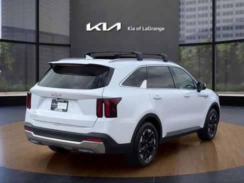 Used 2024 Kia Sorento S w/ Panoramic Sunroof Package image 8