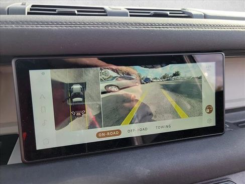 Used 2023 Land Rover Defender 90 S image 20