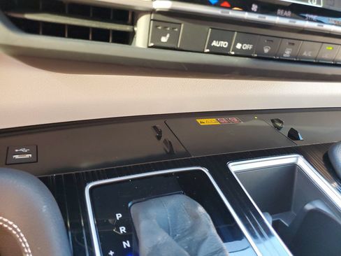 Used 2025 Toyota Sienna XSE FWD image 23