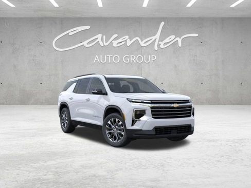 New 2026 Chevrolet Traverse LT image 1