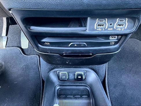 Used 2021 Chrysler Pacifica Touring-L w/ Uconnect Theater Family Group image 14