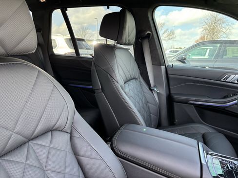 Used 2024 BMW X5 xDrive40i w/ Executive Package image 35