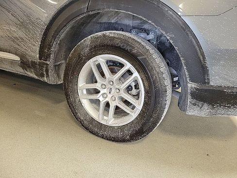 Used 2025 Ford Explorer Active image 5