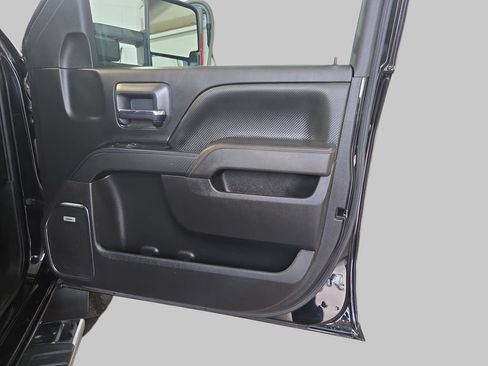 Used 2017 GMC Sierra 2500 SLT w/ All-Terrain HD Package AWD/4WD image 11