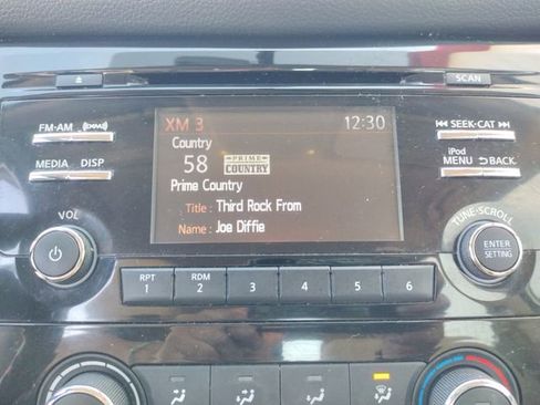 Used 2017 Nissan Rogue S image 21