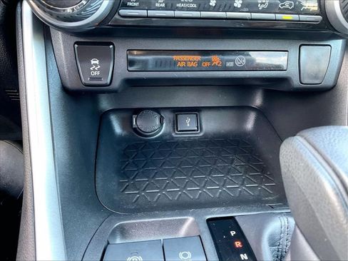 Used 2022 Toyota RAV4 XLE AWD/4WD image 12
