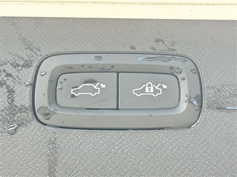 Used 2022 Volvo XC90 T5 Momentum w/ Advanced Package image 13