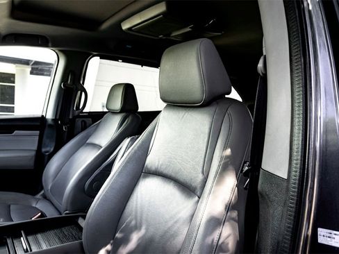 Used 2018 Honda Odyssey Touring image 13