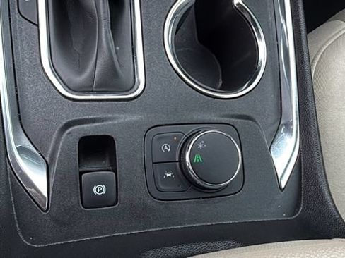 Used 2023 Chevrolet Traverse LS FWD image 21