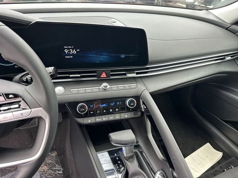 New 2025 Hyundai Elantra SEL image 27