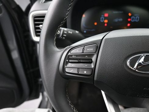 Used 2025 Hyundai Venue SEL FWD image 21