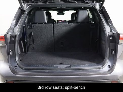 Used 2021 Toyota Highlander XSE image 17