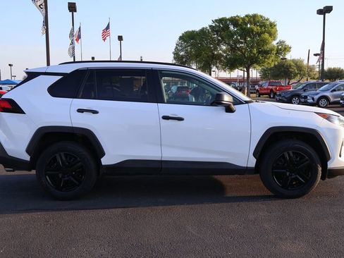 Used 2021 Toyota RAV4 LE FWD image 10