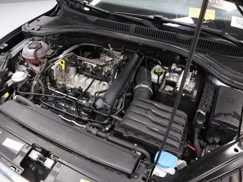 Used 2021 Volkswagen Jetta SE w/ SE Cold Weather Package image 12