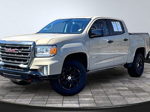 Used 2022 GMC Canyon AT4 w/ Driver Alert Package AWD/4WD image 2