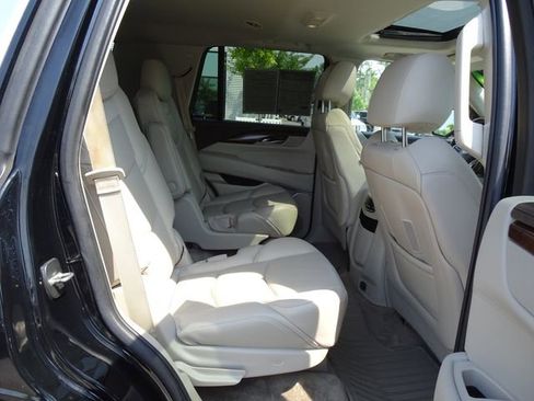 Used 2017 Cadillac Escalade Luxury AWD/4WD image 20