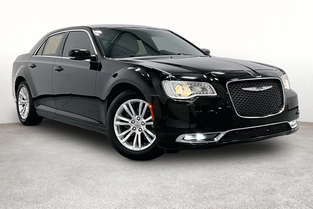 Used 2021 Chrysler 300 Touring L RWD image 1
