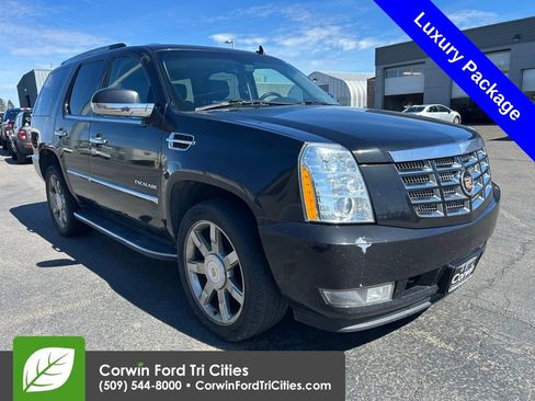 Used 2013 Cadillac Escalade Luxury image 1