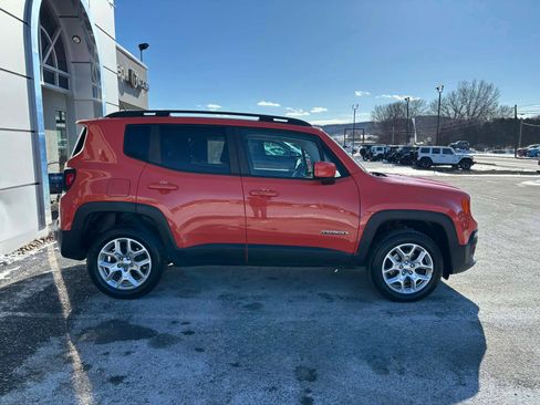 Used 2017 Jeep Renegade Latitude image 2