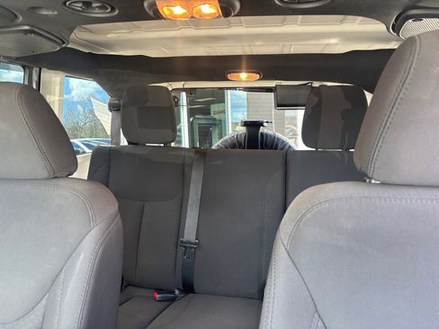 Used 2018 Jeep Wrangler Unlimited Sport S image 27