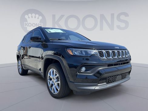 Used 2024 Jeep Compass Latitude AWD/4WD image 10