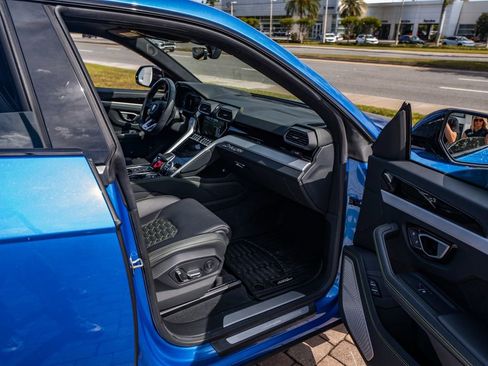 Used 2022 Lamborghini Urus image 32