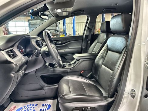 Used 2023 GMC Acadia SLT image 12