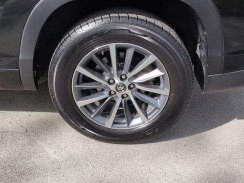 Used 2018 Toyota Highlander XLE FWD image 14