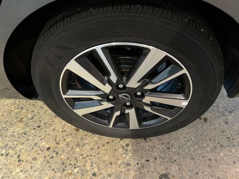 Used 2025 Nissan Versa SV FWD image 29