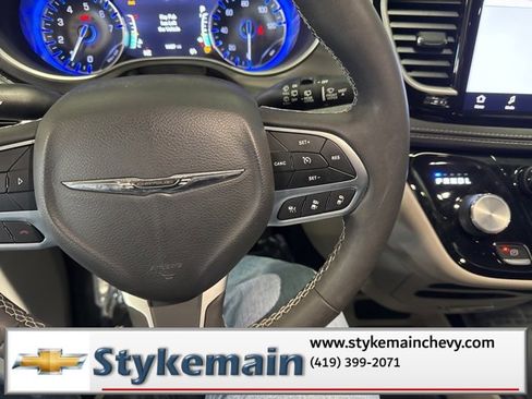 Used 2022 Chrysler Pacifica Touring-L image 45