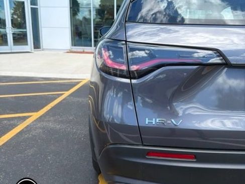 Used 2025 Honda HR-V LX image 9