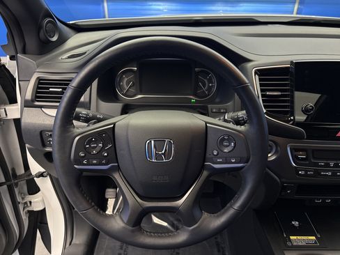 Used 2025 Honda Passport EX-L image 16