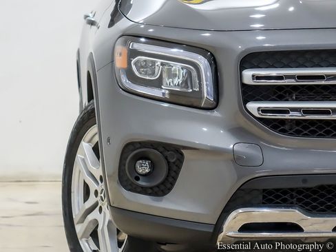 Used 2021 Mercedes-Benz GLB 250 4MATIC w/ Premium Package image 6