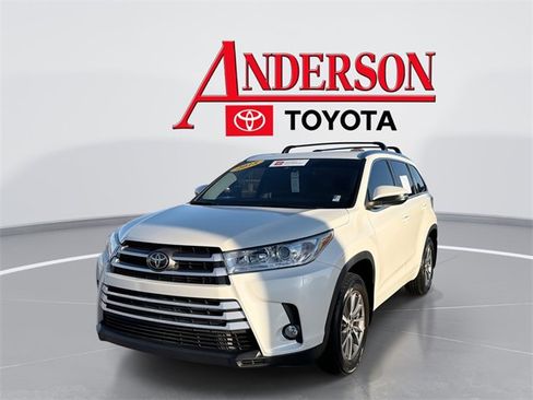 Certified 2018 Toyota Highlander XLE image 1
