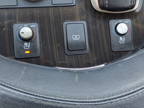 Used 2014 Lexus LS 460 AWD w/ Comfort Package image 27