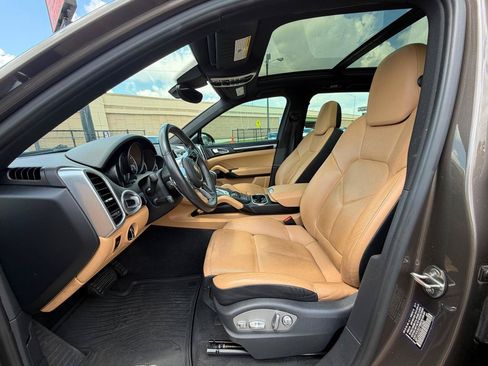 Used 2016 Porsche Cayenne AWD/4WD image 14