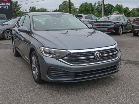 Used 2024 Volkswagen Jetta SE FWD image 7
