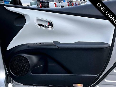 Used 2019 Toyota Prius LE image 25