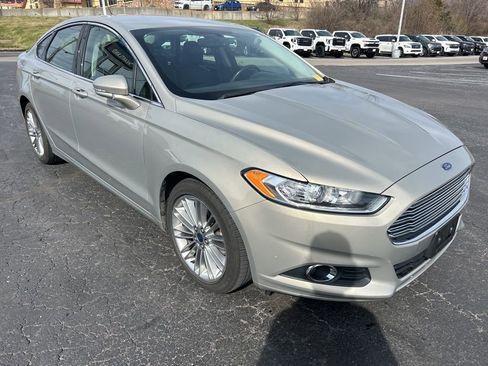 Used 2015 Ford Fusion SE w/ Equipment Group 202A image 3