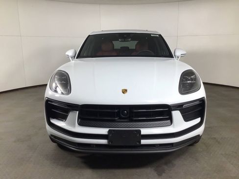 Certified 2026 Porsche Macan AWD/4WD image 8